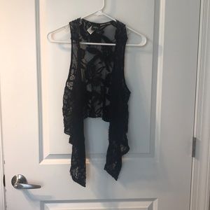 Cute black Vest!! Must go!!